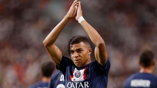 曼联签新中场恐突破1亿转会费大关！曝巨头考察左闸，被誉为德国坎塞洛